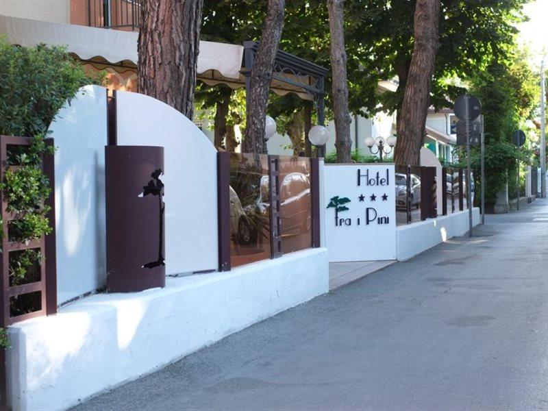 Hotel Fra I Pini Римини Экстерьер фото