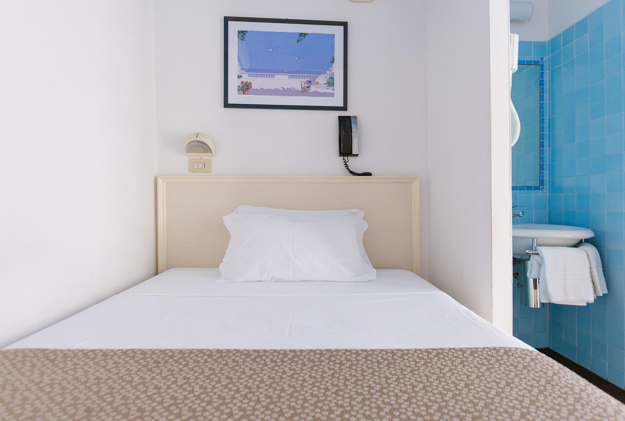 Hotel Fra I Pini Римини Экстерьер фото