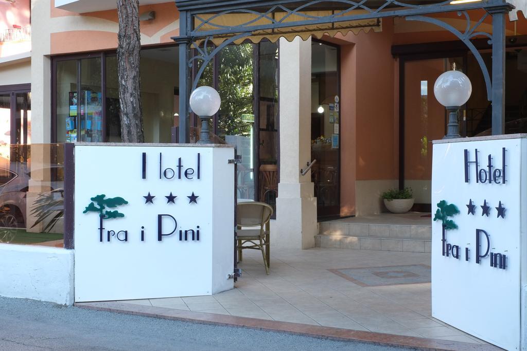 Hotel Fra I Pini Римини Экстерьер фото
