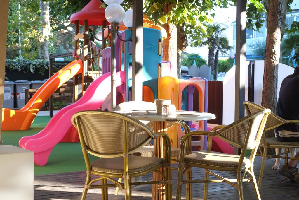 Hotel Fra I Pini Римини Экстерьер фото