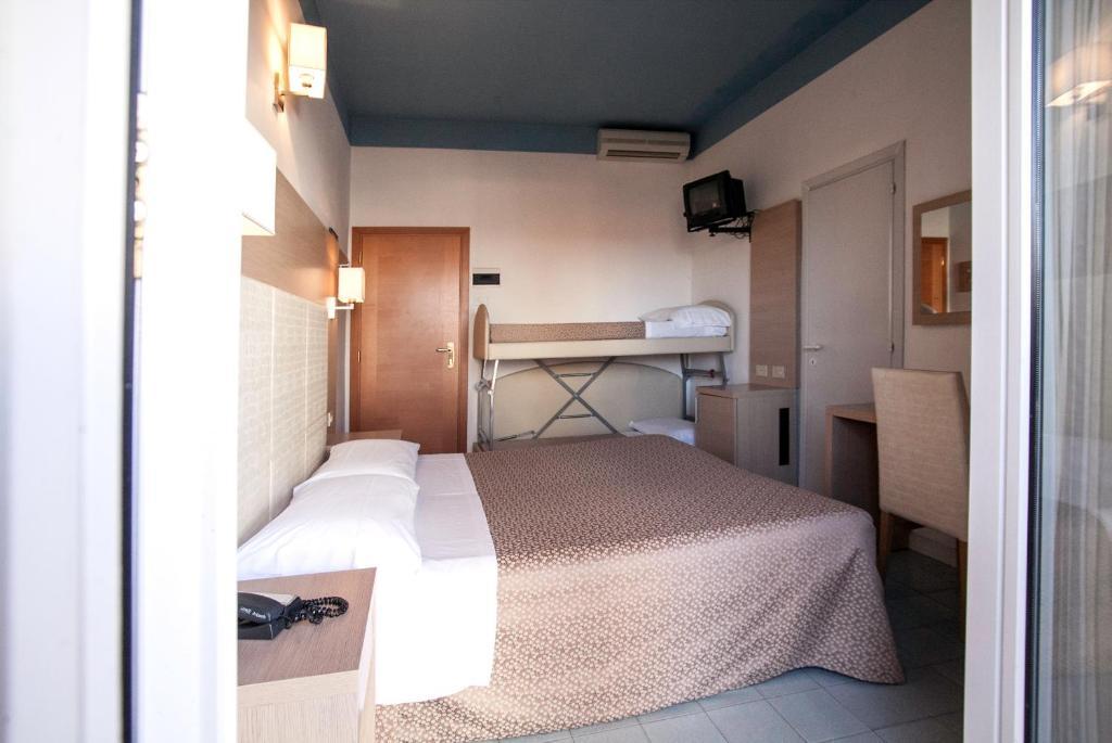 Hotel Fra I Pini Римини Экстерьер фото