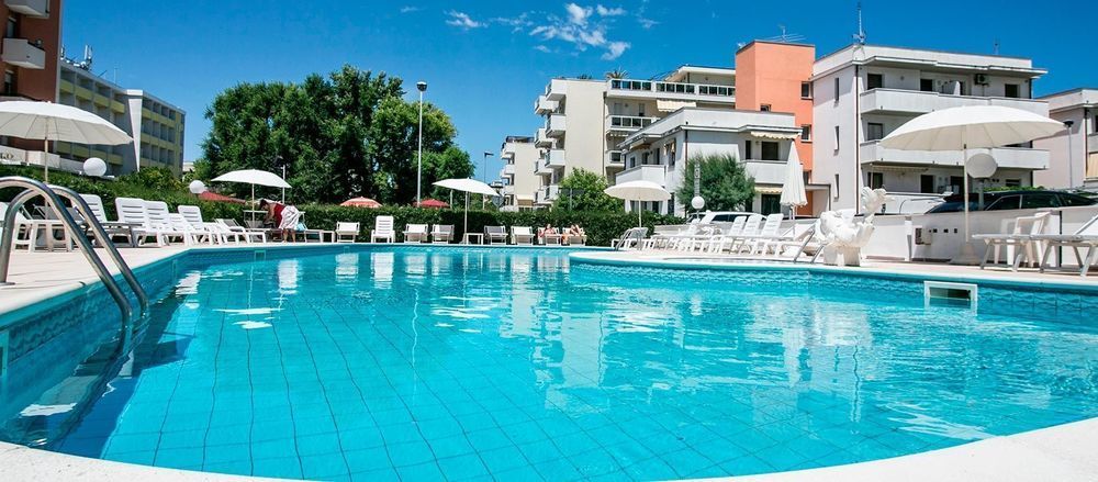 Hotel Fra I Pini Римини Экстерьер фото