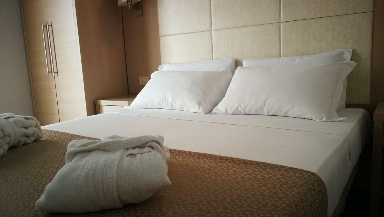 Hotel Fra I Pini Римини Экстерьер фото
